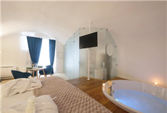 1 Notte in Suite con Vasca Idromassaggio anche con Apericena per 2 persone