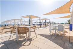 Anche Sabato e Domenica: Accesso al Lido con Ombrellone e Lettino con Aperitivo o Light Lunch per 2 o 3 persone