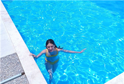 1 Notte in Suite Luxury con Mini Piscina Idromassaggio e Sauna con Accesso alla Piscina Esterna Privata anche con Massaggio per 2 persone