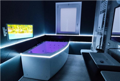 1 Notte in Suite Luxury con Mini Piscina Idromassaggio e Sauna con Accesso alla Piscina Esterna Privata anche con Massaggio per 2 persone
