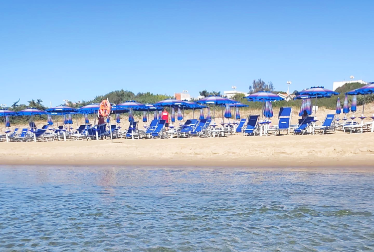 Anche il Sabato: Accesso al Lido con Ombrellone e Lettino per 2 o 3 persone