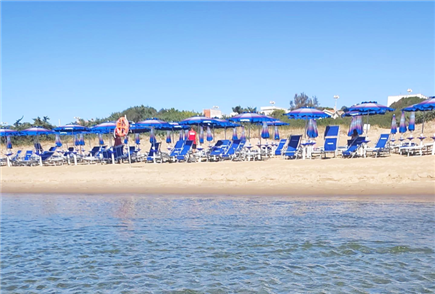 Anche il Sabato: Accesso al Lido con Ombrellone e Lettino per 2 o 3 persone