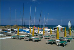 Anche Sabato e Domenica: Accesso al Lido con Ombrellone, Lettino e Canoa anche con Light Lunch per 2 o 3 persone