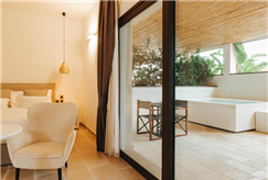 1 Notte in B&B + Spa in Suite Villa Benessere con Vasca Idromassaggio Esterna Riscaldata per 2 persone