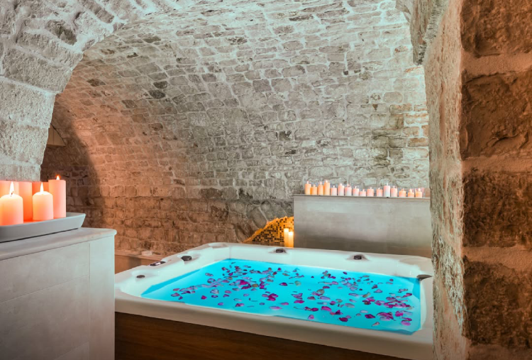 14/02: 1 Notte in Suite a San Valentino con Percorso Benessere di 2 Ore per 2 persone 