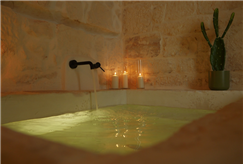 15/02: 1 Notte a San Valentino in Suite con Mini Piscina Idromassaggio per 2 persone 