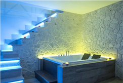 1 Notte in Suite con Mini Piscina Idromassaggio e Sauna per 2 persone