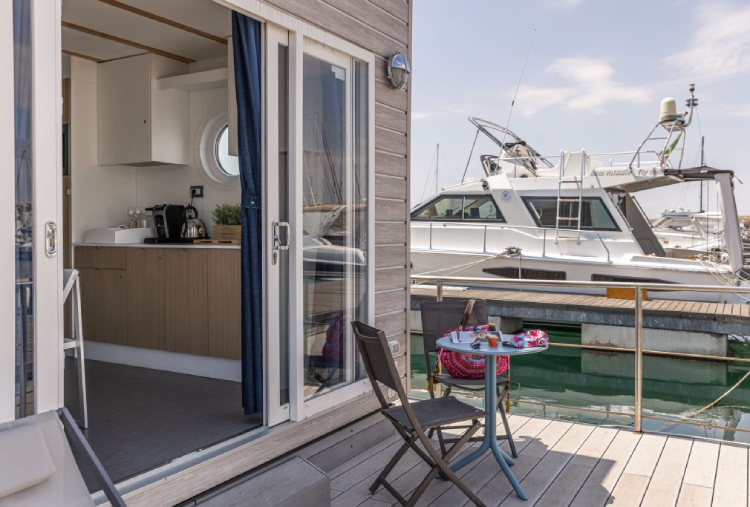 Marina del Gargano Houseboat