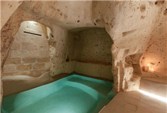 1 Notte nei Sassi in Suite con Private Spa con Sauna, Bagno Turco, Piscina Idromassaggio e Doccia Emozionale per 2 persone