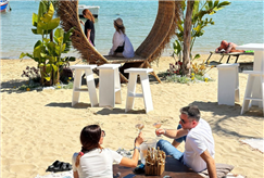 Anche Sabato e Domenica: Aperitivo con Spritz o Calice di Vino in Riva al Mare per 1 persona