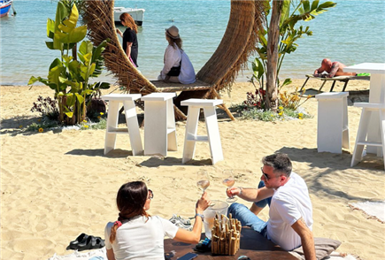 Anche Sabato e Domenica: Aperitivo con Spritz o Calice di Vino in Riva al Mare per 1 persona