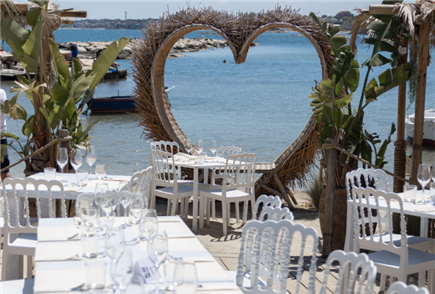 Anche Sabato e Domenica: Pranzo o Cena in Riva al Mare per 2 o 3 persone