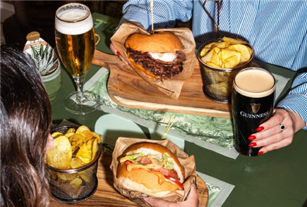 Anche Sabato a Cena e Domenica a Pranzo: Menù Panino con Antipasto anche con Dessert per 2 o 3 persone