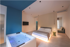 1 Notte in Suite con Vasca Idromassaggio e Cromoterapia anche con Doccia Emozionale per 2 persone