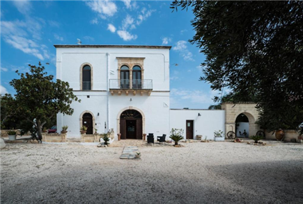 1 Notte in Masseria con Piscina Esterna anche in Mezza Pensione per 2 persone