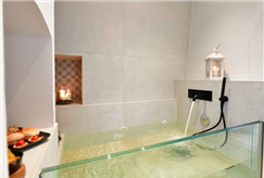 Da Aprile a Settembre: Day Use di 4 Ore in Trullo Moon Suite con Vasca Idromassaggio per 2 persone