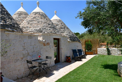 31/10 o 1/11: 1 Notte ad Halloween in Suite Trullo con Vasca Idromassaggio o Mini Piscina Idromassaggio per 2 persone