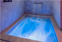 Da Giugno a Settembre: 1 Notte in Suite con Sauna e Piscina Idromassaggio dalla domenica al venerdì per 2 persone