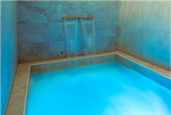 1 Notte in Suite con Jacuzzi o con Sauna e Piscina Idromassaggio per 2 persone