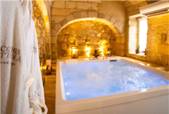 24-25-26/12: 1 Notte a Natale in Luxury Suite con Mini Piscina Idromassaggio per 2 persone