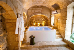 6-7/12: 1 Notte dell'Immacolata in Luxury Suite con Mini Piscina Idromassaggio per 2 persone