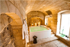 4/04: 1 Notte a Pasqua in Luxury Suite con Mini Piscina Idromassaggio per 2 persone