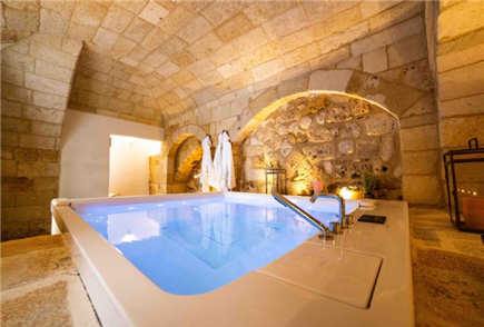 1 Notte in Luxury Suite con Mini Piscina Idromassaggio per 2 persone