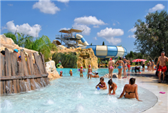Fino al 25 Luglio e dal 31 Agosto al 13 Settembre: Ingresso all'Acquapark per 2 o 3 persone