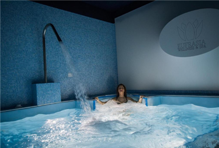 Dal 31 Dicembre al 2 Gennaio: 2 Notti a Capodanno con Cenone con Musica, Pranzo di Capodanno e Percorso Benessere per 1 persona