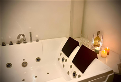 1 Notte in Suite con Vasca Idromassaggio per 2 persone