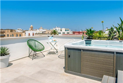 1 Notte nel Cuore di Polignano a Mare in Suite con Vasca Idromassaggio Panoramica per 2 persone