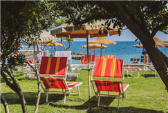 Accesso al Lido con Ombrellone, Lettino, Caffè e Parcheggio per 2 o 3 persone
