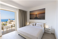 Settembre: 1 Notte in Camera Superior Vista Mare + Aperitivo + Utilizzo della Mini Piscina Idromassaggio Panoramica per 2 persone