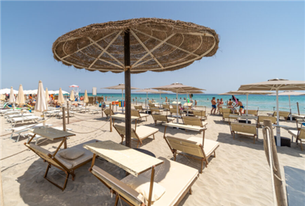 Anche il Sabato e la Domenica: Accesso al Lido con Ombrellone, Lettino e Caffè per 2 o 3 persone