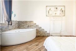 1 Notte in Suite con Vasca Idromassaggio Vista Mare per 2 persone
