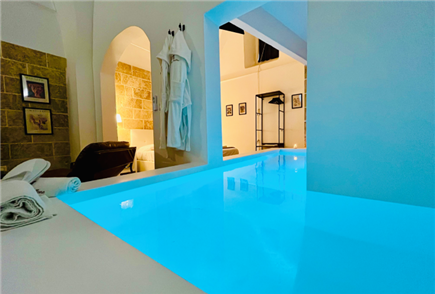 1 Notte in Suite con Piscina Interna Riscaldata per 2 persone