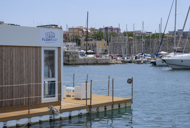 Houseboat Floatart Experience 