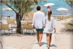 Anche Sabato e Domenica: Accesso al Lido con Ombrellone, Lettino, Telo e Light Lunch con Pizza per 2 o 3 persone	