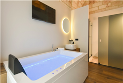 1 Notte in Suite con Vasca Idromassaggio per 2 persone