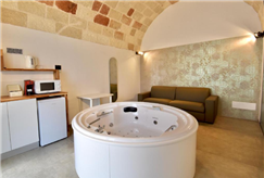 1 Notte in Suite con Vasca Idromassaggio con Terrazzino Privato per 2 persone