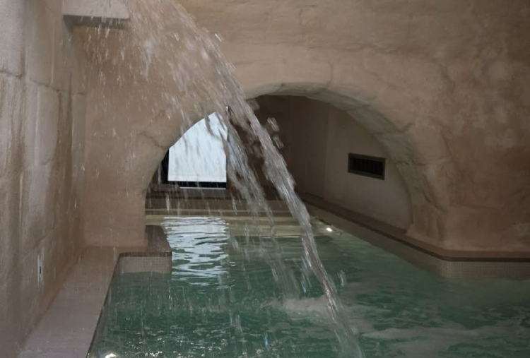 30/04, 1 o 2/05: 1 Notte del 1° Maggio in Struttura in Esclusiva con Percorso Spa Privato e Illimitato per 2, 4 o 6 persone