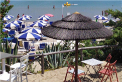 1 Notte con Spa Esclusiva e Riservata, Accesso al Lido con Ombrellone e Lettini e Accesso alla Vasca Idromassaggio Esterna Privata per 2 persone