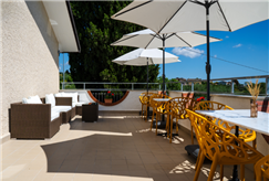 13, 14 o 15/02: 1 Notte in Abruzzo a San Valentino tra la Natura con Visite Guidate tra Cantina e Vigneto con Degustazione e Aperitivo per 2 persone