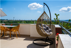 Abruzzo: 1 Notte tra la Natura con Visite Guidate tra Cantina e Vigneto con Degustazione e Aperitivo per 2 persone