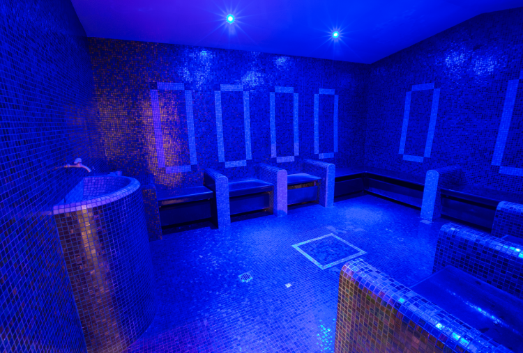 24/04: 1 Notte del 25 Aprile in B&B o Mezza Pensione anche con Spa per 2 persone