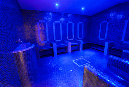 24/04: 1 Notte del 25 Aprile in B&B o Mezza Pensione anche con Spa per 2 persone