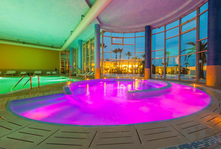 4 o 5/04: 1 Notte a Pasqua in B&B o Mezza Pensione anche con Spa per 2 persone