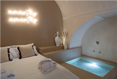 1 Notte in Suite con Mini Piscina Idromassaggio per 2 persone
