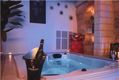 Day Use di Coppia di 3 Ore in Suite con Private Spa con Vasca Idromassaggio, Bagno Turco e Doccia Emozionale per 2 persone