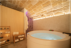 Day Use di 3 Ore in Suite con Vasca Idromassaggio e Private Spa per 2 persone